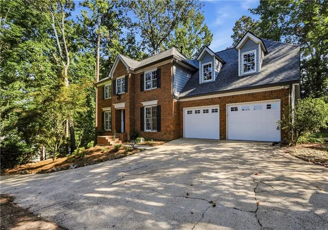 Photo 3 of Single family home for sale at 2696 S Arbor Dr, Marietta, GA 30066 | MLS# 7830358 | Listing updated on 2026-09-17