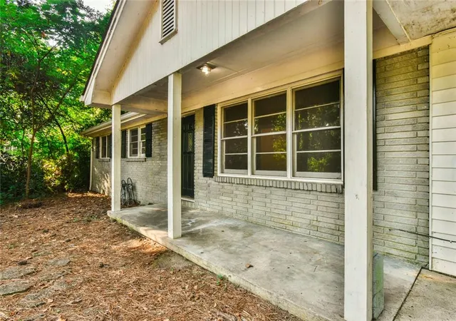 Photo 3 of Sale Pending at 625 Long Cir Nw, Lawrenceville, GA 30044 | MLS# 7834130 | Listing updated on 2026-10-02