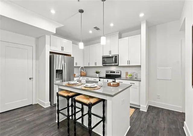 Listing Photo 4 - Condo for sale in building located at 729 Eloise Wy SE, Atlanta, GA 30312 - Unit #A