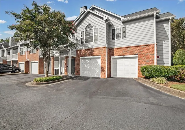 Photo 2 of Condo for sale at 1209 Vinings Forest Ln Se #12, Smyrna, GA 30080 | MLS# 7834488 | Listing updated on 2026-10-06