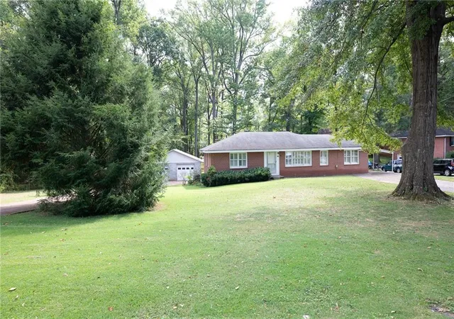 Photo 3 of Single family home for sale at 529 Lovejoy St SE, Marietta, GA 30008 | MLS# 7833934 | Listing updated on 2026-09-11
