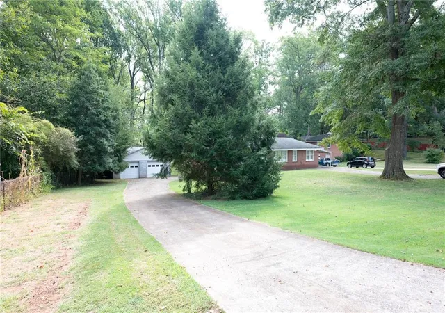Photo 4 of Single family home for sale at 529 Lovejoy St SE, Marietta, GA 30008 | MLS# 7833934 | Listing updated on 2026-09-11