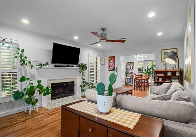 Photo 2 of Townhouse for sale at 101 Defoors Ml Dr NW, Atlanta, GA 30318 | MLS# 7811859 | Listing updated on 2026-10-30