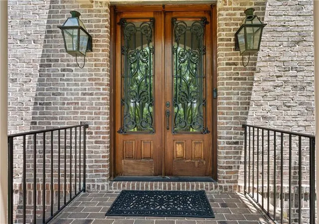 Photo 2 of Single family home for sale at 3880 Stratford Walk Cir Ne, Atlanta, GA 30342 | MLS# 7841251 | Listing updated on 2026-09-24