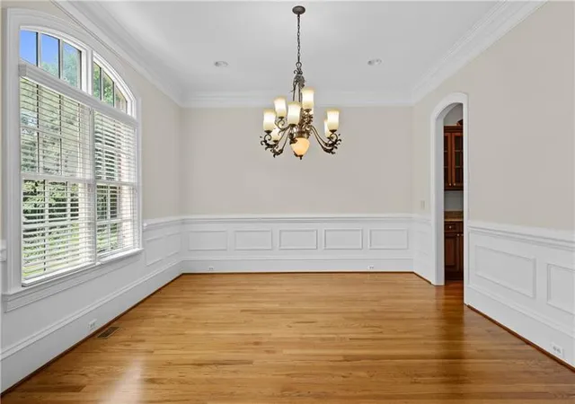 Photo 4 of Single family home for sale at 3880 Stratford Walk Cir NE, Atlanta, GA 30342 | MLS# 7841251 | Listing updated on 2026-09-24