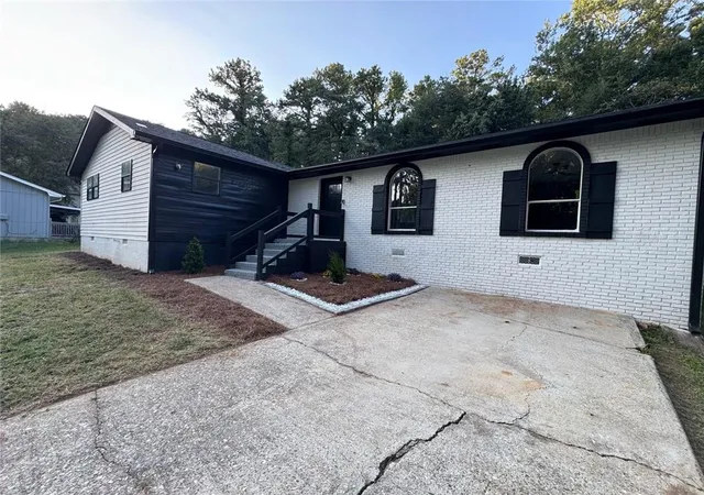 Photo 3 of Sale Pending at 96 Sedgefield Dr, Jonesboro, GA 30236 | MLS# 7841254 | Listing updated on 2026-09-30