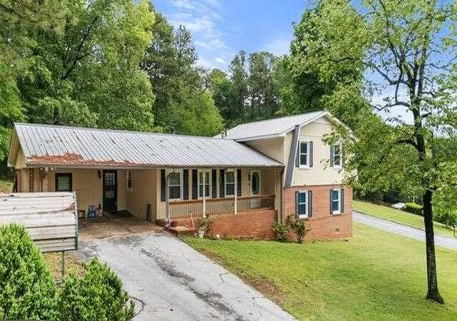 Photo 1 of Single family home for sale at 301 Briarwood Dr, Calhoun, GA 30701 | MLS# 7842372 | Listing updated on 2026-09-24