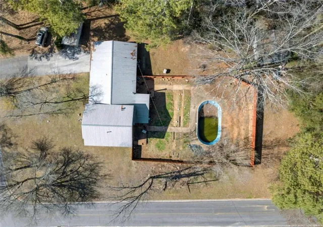 Photo 3 of Single family home for sale at 301 Briarwood Dr, Calhoun, GA 30701 | MLS# 7842372 | Listing updated on 2026-09-24