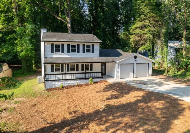 Photo 3 of Single family home for sale at 2904 Wood Holw Ln, Jonesboro, GA 30236 | MLS# 7834345 | Listing updated on 2026-09-12