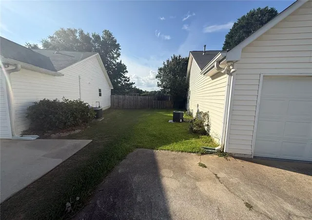 Photo 3 of Single family home for sale at 505 Village Cir, Stockbridge, GA 30281 | MLS# 7806329 | Listing updated on 2026-09-25