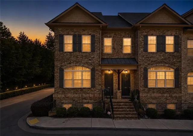 Photo 2 of Townhouse for sale at 913 Telfair Close, Sandy Springs, GA 30350 | MLS# 7786361 | Listing updated on 2026-10-05