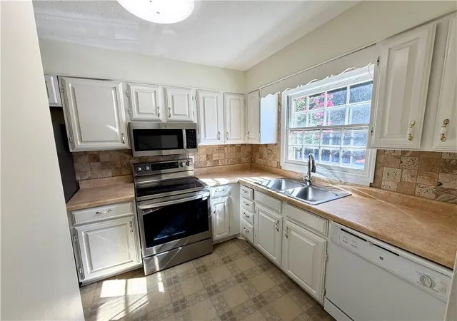 Listing Photo 5 - Condo for sale in building located at 129 Eaglewood Wy, Athens, GA 30606 - Unit #129