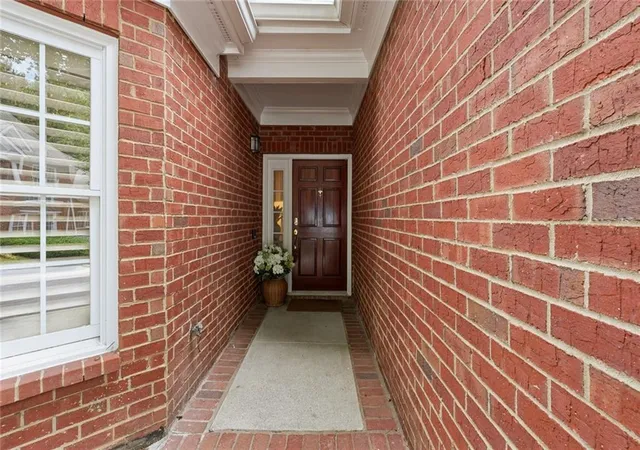 Photo 2 of Townhouse for sale at 121 Brookview Cir, Sandy Springs, GA 30339 | MLS# 7837299 | Listing updated on 2026-09-27