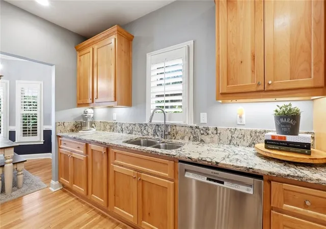 Photo 4 of Townhouse for sale at 121 Brookview Cir, Sandy Springs, GA 30339 | MLS# 7837299 | Listing updated on 2026-09-27