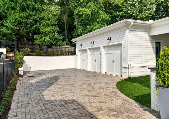 Photo 3 of Single family home for sale at 146 Weyhill Ct, Alpharetta, GA 30009 | MLS# 7824813 | Listing updated on 2026-09-25