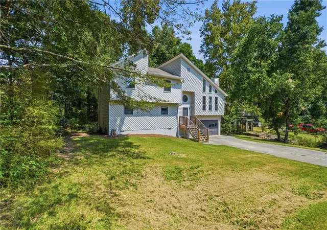 Photo 2 of Single family home for sale at 13 Bramblewood Pl Sw, Cartersville, GA 30120 | MLS# 7832663 | Listing updated on 2026-09-11