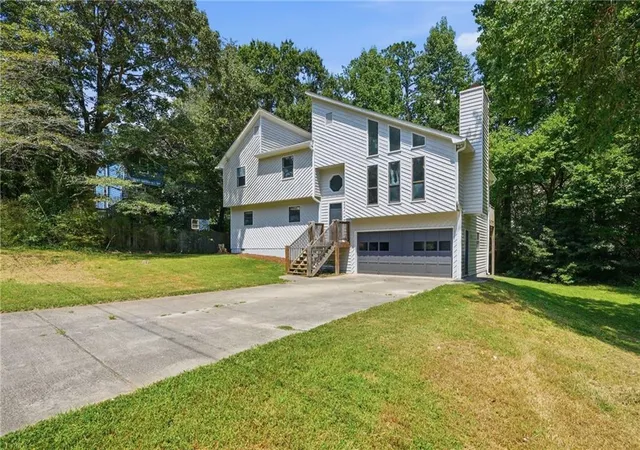 Photo 3 of Single family home for sale at 13 Bramblewood Pl Sw, Cartersville, GA 30120 | MLS# 7832663 | Listing updated on 2026-09-11