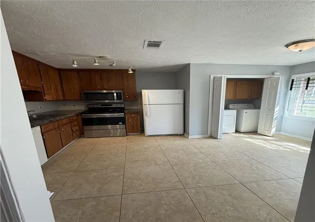 Photo 4 of House for sale at 5382 Ridgemere Ct, Stone Mountain, GA 30083 | MLS# 7840881 | Listing updated on 2026-09-22