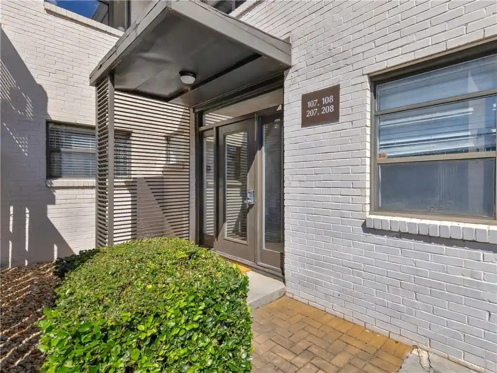 Listing Photo 2 - Condo for sale in 808 Greenwood Ave NE located at 808 Greenwood Ave NE, Atlanta, GA 30306 - Unit #207