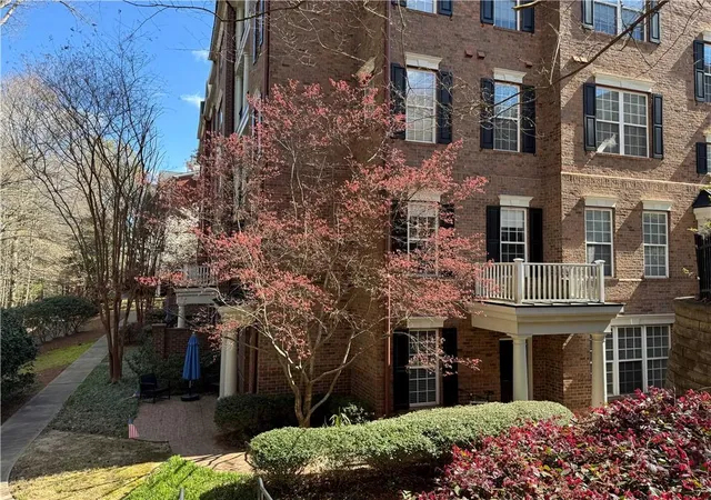Listing Photo 1 - Condo for sale in building located at 4855 Ivy Ridge Dr Se, Atlanta, GA 30339 - Unit #101