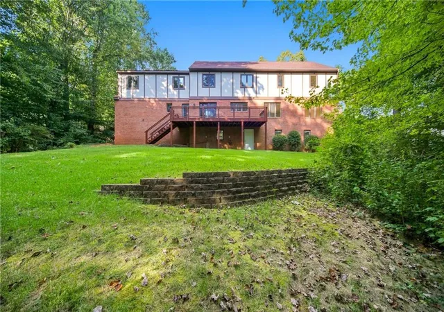 Photo 4 of Single family home for sale at 3335 Trails End Rd NE, Roswell, GA 30075 | MLS# 7836127 | Listing updated on 2026-09-17