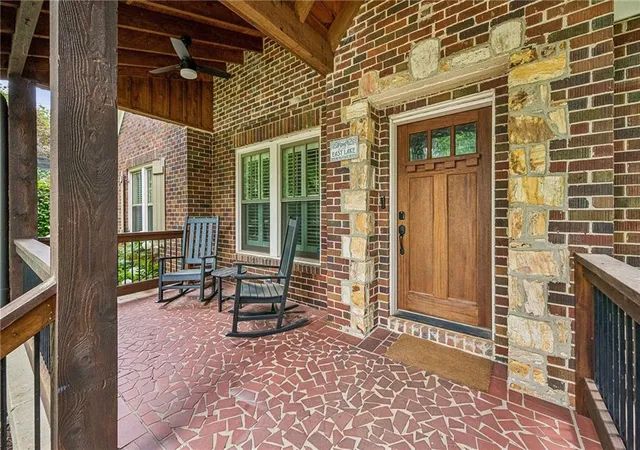 Photo 4 of Single family home for sale at 2719 Tupelo St SE, Atlanta, GA 30317 | MLS# 7859510 | Listing updated on 2026-10-27