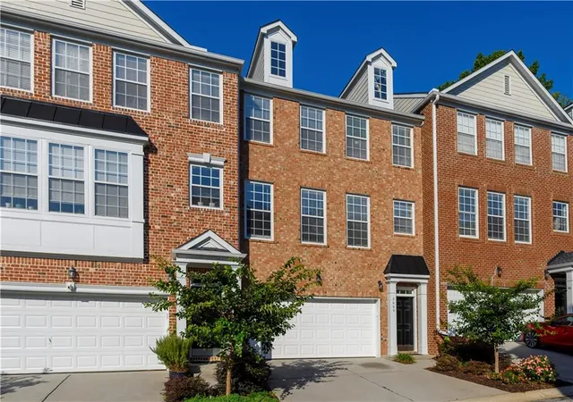 Photo 2 of Condo for sale at 3669 Chattahoochee Summit Dr, Atlanta, GA 30339 | MLS# 7855611 | Listing updated on 2026-10-24