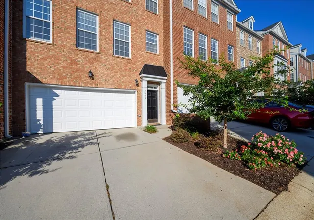 Photo 3 of Condo for sale at 3669 Chattahoochee Summit Dr, Atlanta, GA 30339 | MLS# 7855611 | Listing updated on 2026-10-24