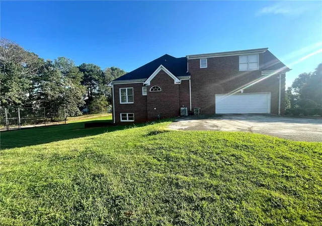 Photo 2 of Single family home for sale at 140 Lake Lucinda Dr, Covington, GA 30016 | MLS# 7840213 | Listing updated on 2026-09-19