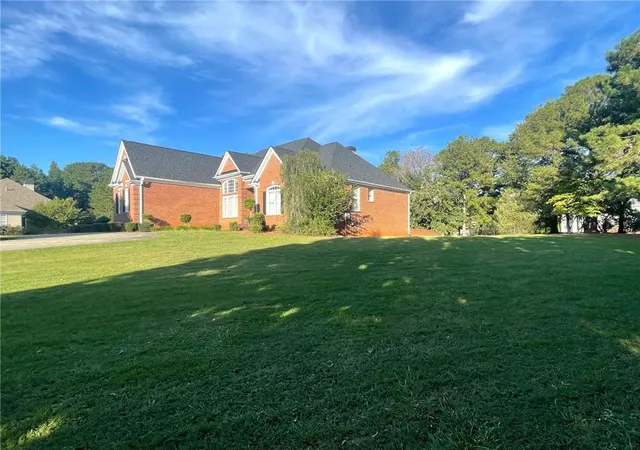Photo 3 of Single family home for sale at 140 Lake Lucinda Dr, Covington, GA 30016 | MLS# 7840213 | Listing updated on 2026-09-19