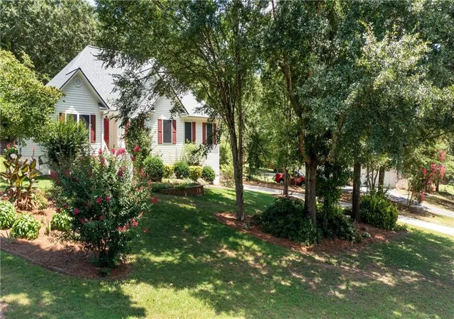 Photo 2 of Single family home for sale at 24 Woodhaven Ct Sw, Cartersville, GA 30120 | MLS# 7832999 | Listing updated on 2026-09-05