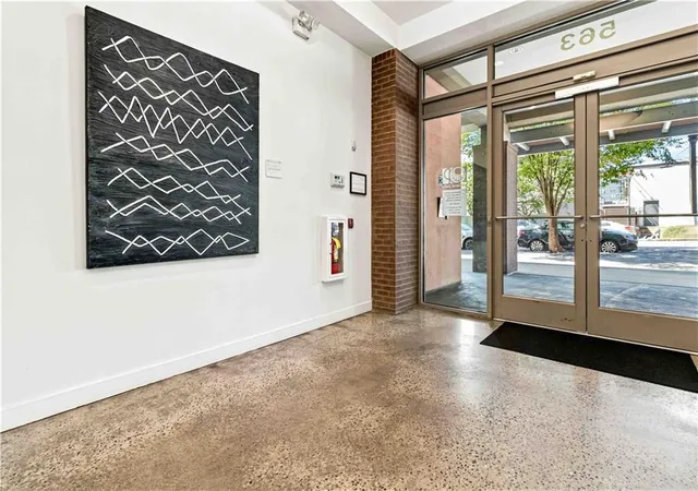 Listing Photo 4 - Condo for sale in building located at 563 Memorial Dr, Atlanta, GA 30312 - Unit #302