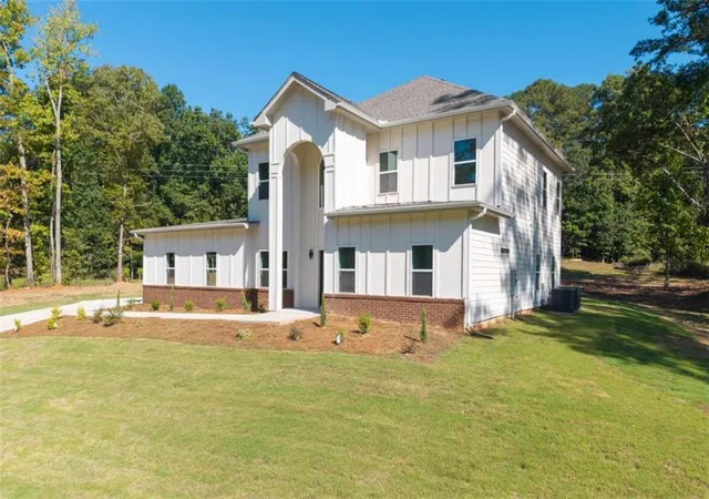 Photo 3 of Single family home for sale at 3520 Millers Pond Way, Snellville, GA 30039 | MLS# 7838442 | Listing updated on 2026-10-06