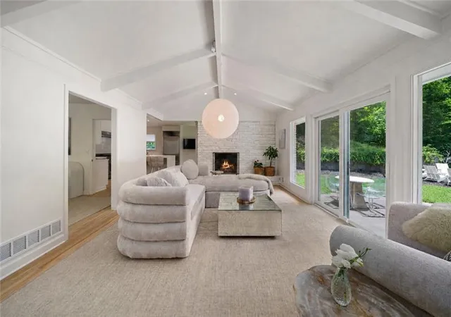 Photo 2 of Sale Pending at 4037 Conway Valley Rd Nw, Atlanta, GA 30327 | MLS# 7838437 | Listing updated on 2026-10-06