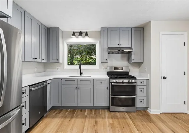 Photo 4 of Sale Pending at 4656 Saybrook Ct, Peachtree Corners, GA 30096 | MLS# 7821658 | Listing updated on 2026-09-24