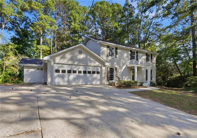 Photo 4 of Single family home for sale at 1215 Lake Crst Ter, Roswell, GA 30075 | MLS# 7834463 | Listing updated on 2026-09-15
