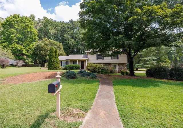 Photo 1 of Single family home for sale at 875 Windsor Trl, Roswell, GA 30076 | MLS# 7835576 | Listing updated on 2026-09-12
