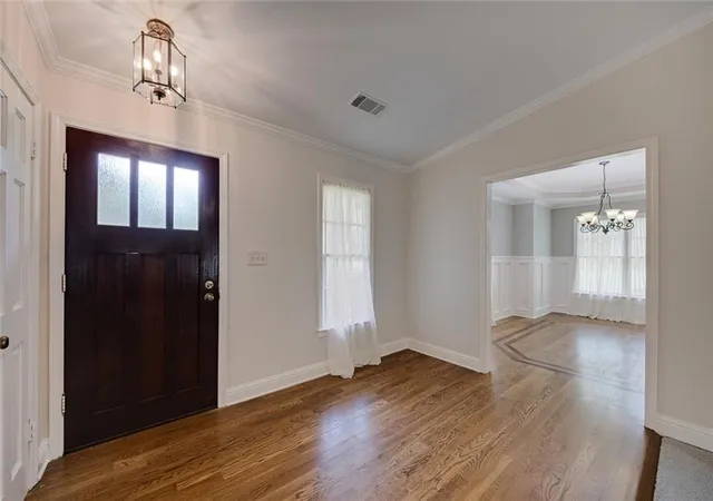 Photo 4 of Single family home for sale at 875 Windsor Trl, Roswell, GA 30076 | MLS# 7835576 | Listing updated on 2026-09-12