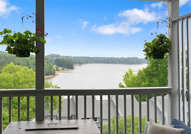 Listing Photo 5 - Condo for sale in building located at 2300 Habersham Marina Rd, Cumming, GA 30041 - Unit #302