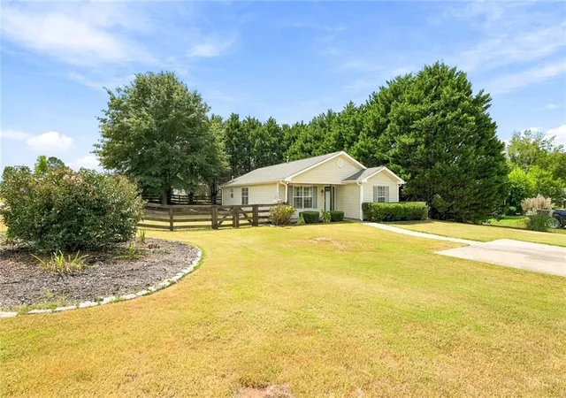 Photo 2 of Sale Pending at 306 Dove Point, Social Circle, GA 30025 | MLS# 7835520 | Listing updated on 2026-10-02