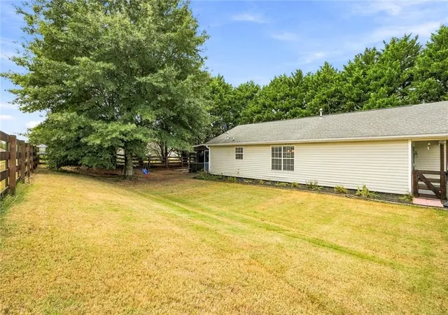 Photo 3 of Sale Pending at 306 Dove Point, Social Circle, GA 30025 | MLS# 7835520 | Listing updated on 2026-10-02