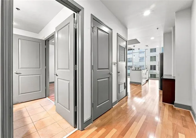 Listing Photo 5 - Condo for sale in building located at 44 Peachtree Pl Ne, Atlanta, GA 30309 - Unit #626