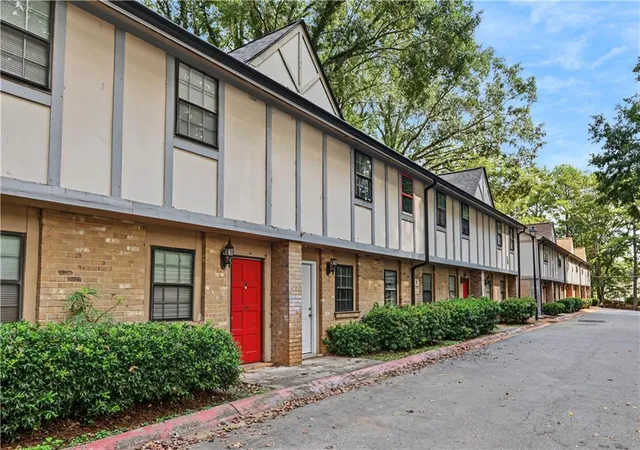 Photo 3 of Condo for sale at 1150 Rankin St #7F, Stone Mountain, GA 30083 | MLS# 7839288 | Listing updated on 2026-10-02