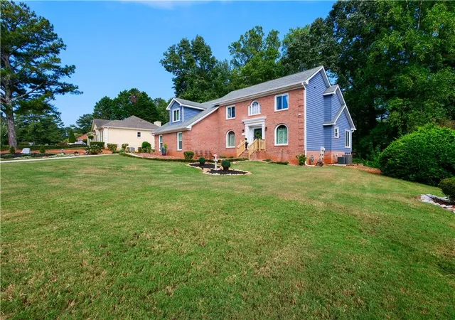 Photo 2 of Single family home for sale at 4750 Meadowlark Dr Se, Conyers, GA 30094 | MLS# 7837076 | Listing updated on 2026-09-19