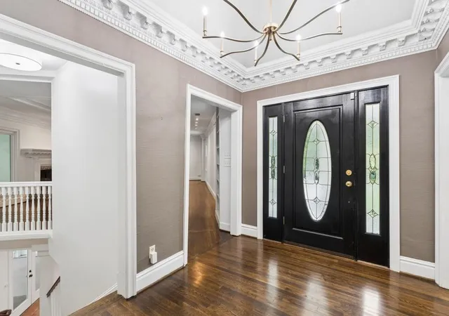 Photo 3 of Single family home for sale at 585 Idlewood Dr, Sandy Springs, GA 30327 | MLS# 7840261 | Listing updated on 2026-09-19