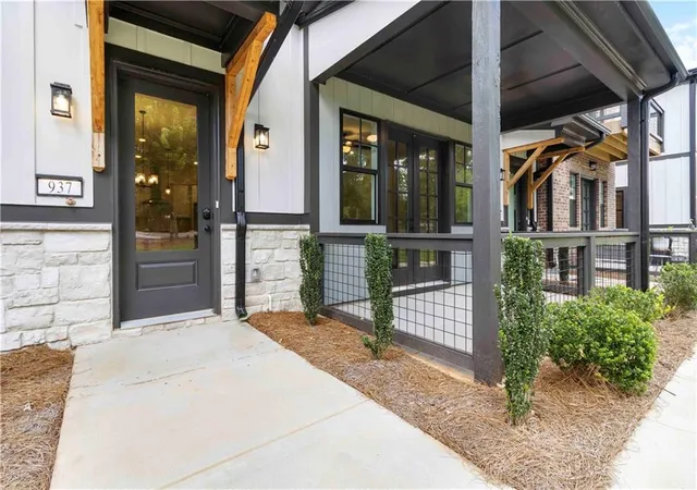 Photo 3 of Townhouse for sale at 937 Willingham Dr #7, Hapeville, GA 30354 | MLS# 7829372 | Listing updated on 2026-09-29