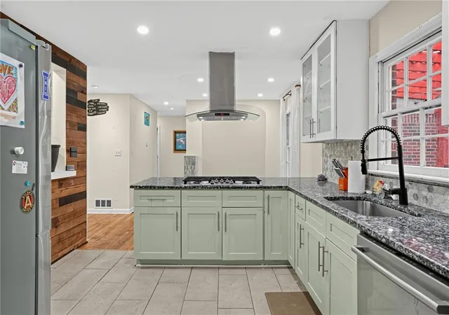 Photo 4 of Single family home for sale at 2147 Jones Rd NW, Atlanta, GA 30318 | MLS# 7844370 | Listing updated on 2026-09-26