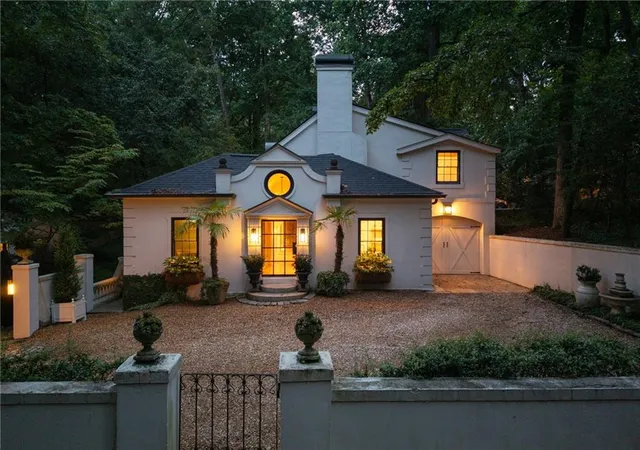 Photo 2 of Sale Pending at 2760 Northside Dr NW, Atlanta, GA 30305 | MLS# 7854447 | Listing updated on 2026-10-30