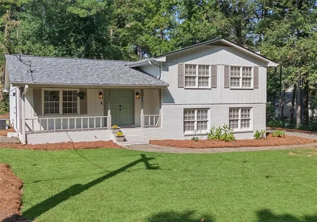 Photo 2 of Single family home for sale at 3167 Mountain Crk Ln Ne, Roswell, GA 30075 | MLS# 7841657 | Listing updated on 2026-10-05