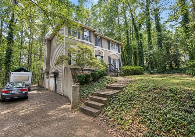 Photo 3 of Single family home for sale at 440 Longwood Ct, Jonesboro, GA 30236 | MLS# 7674416 | Listing updated on 2026-09-10